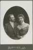 Porträtt av Elisabeth Kjellin och troligen hennes man. Text baksida kort: 