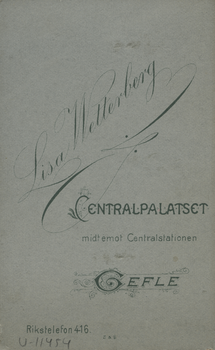 Porträtt av ung kvinna.