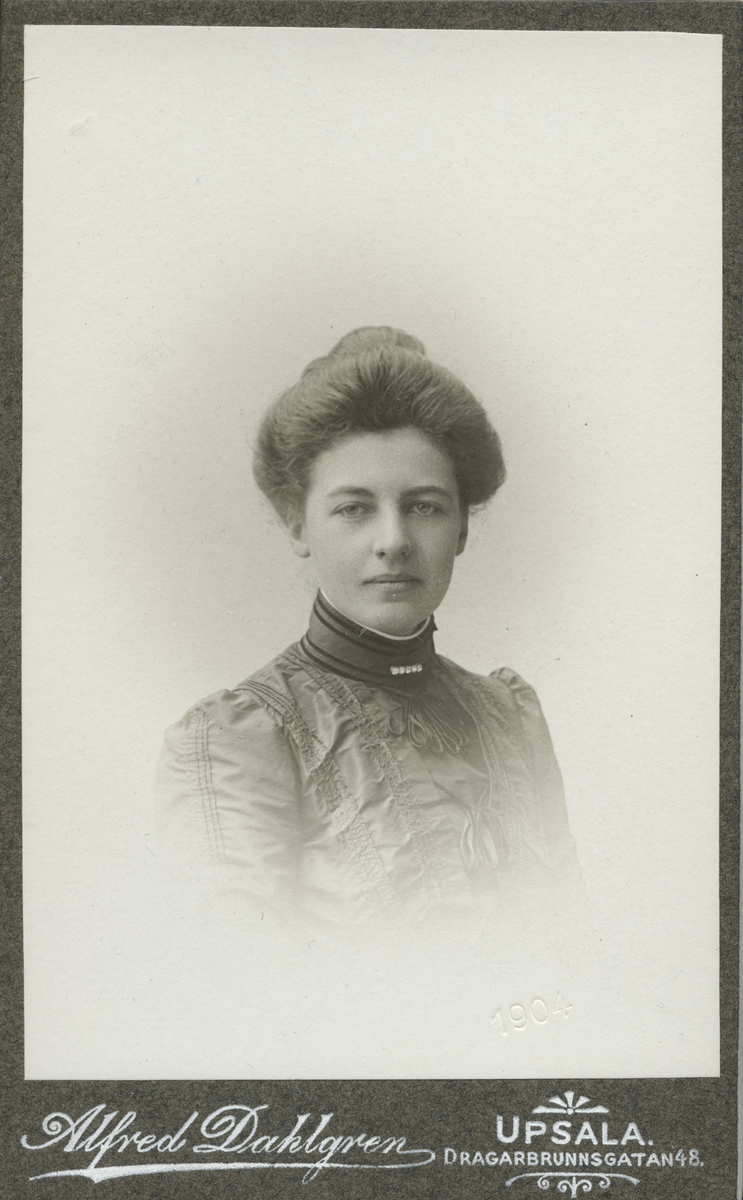Porträtt av Eva Nyström 1904.