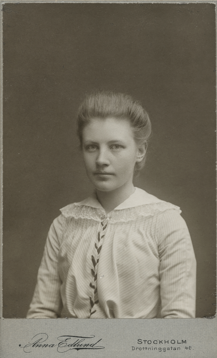 Porträtt av Doris Pettersson (osäkert) 1904.
