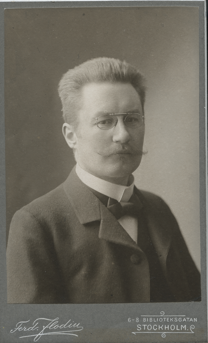 Porträtt av Odal Ottelin.