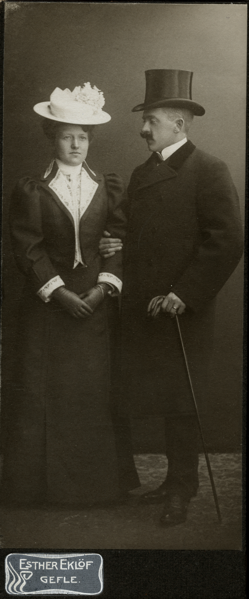 Porträtt av man och kvinna.