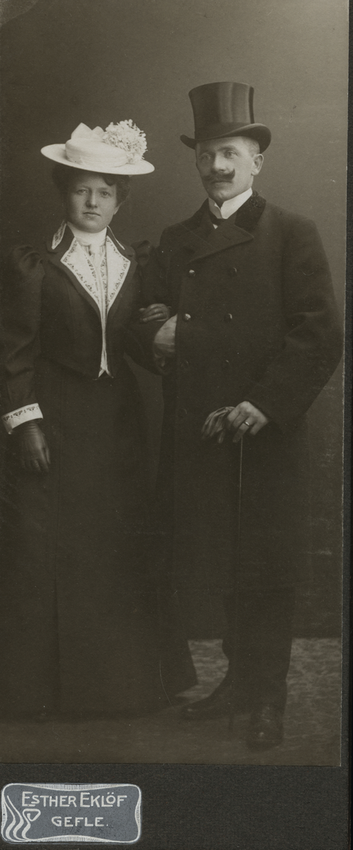 Porträtt av man och kvinna.