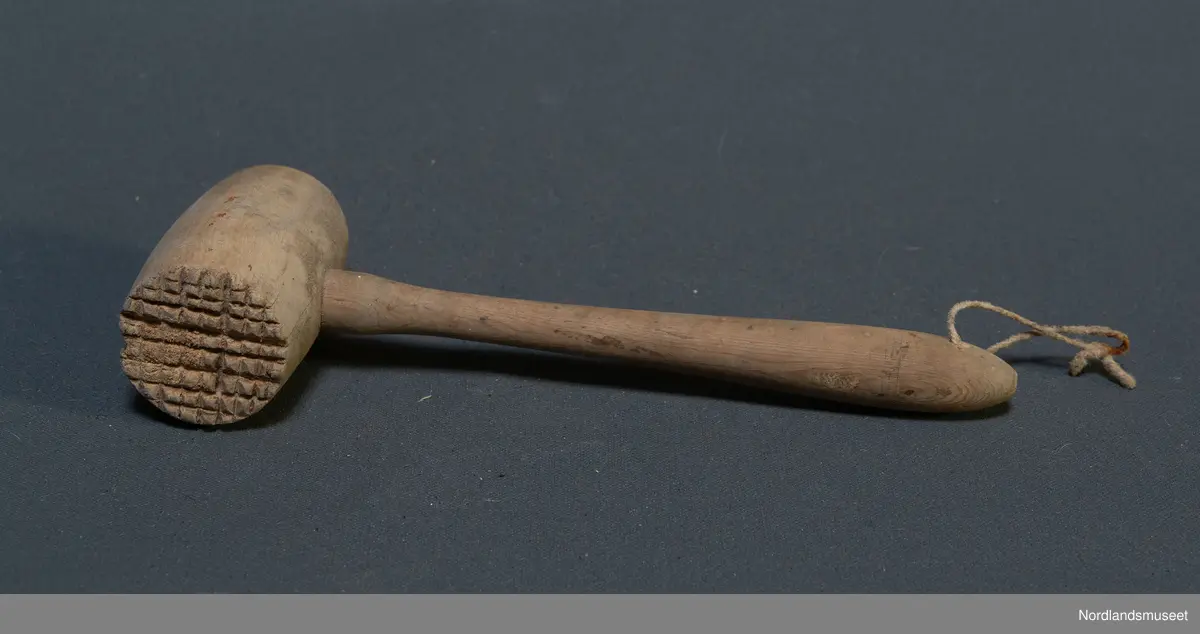 Kan opprinnelig ha vært en kjøttklubbe, men ser ut til å ha vært brukt til snekring