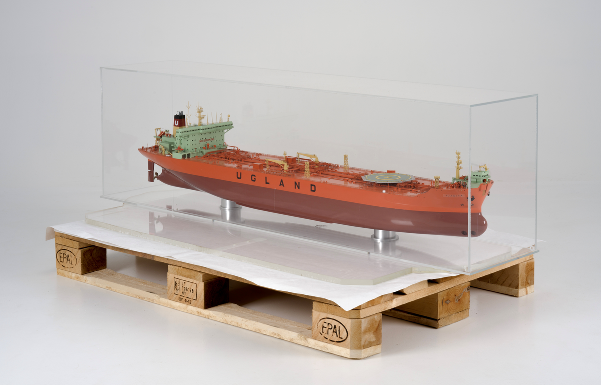 Modell av tankskipet Juanita fra rederiet Ugland.
