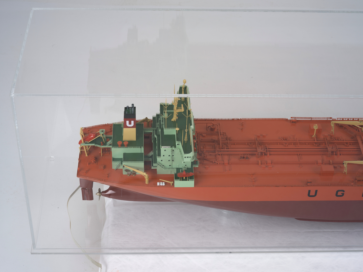 Modell av tankskipet Juanita fra rederiet Ugland.