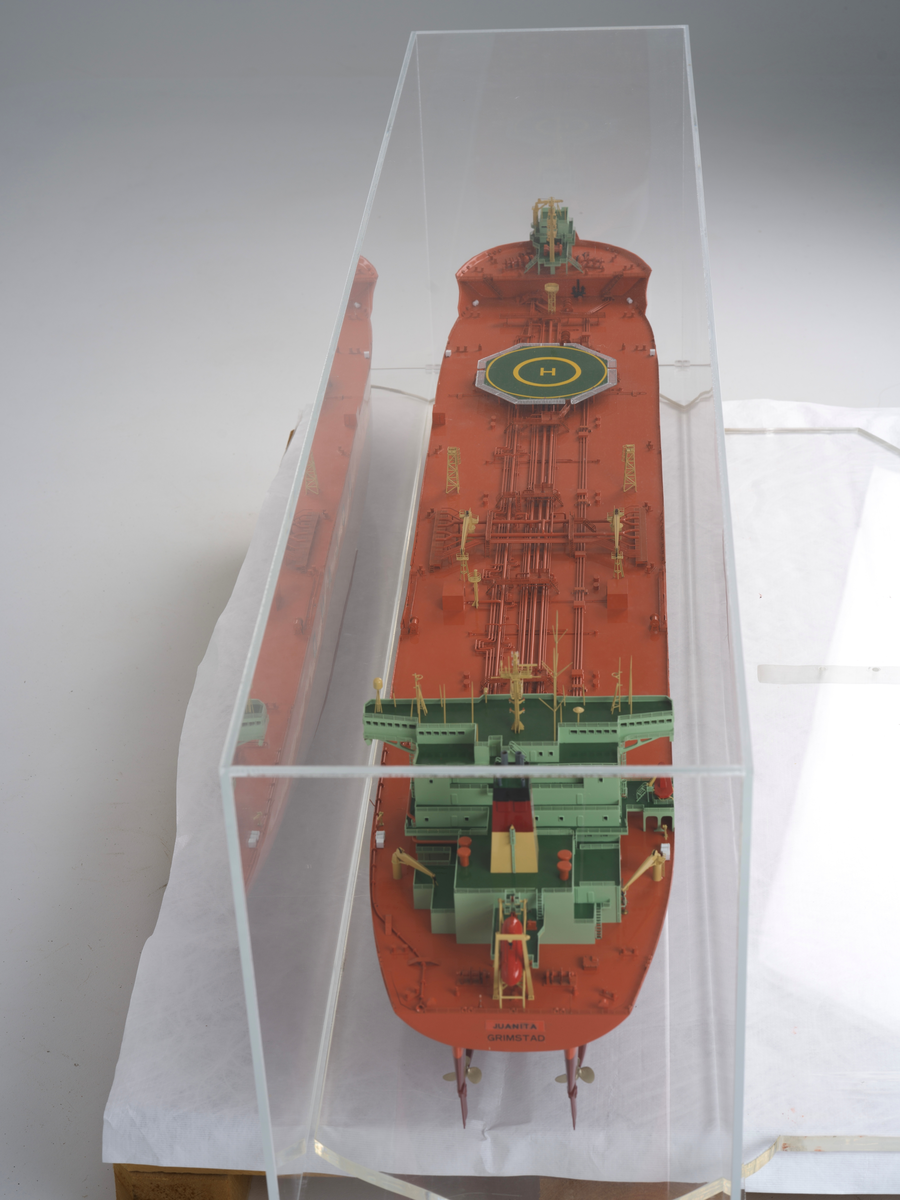 Modell av tankskipet Juanita fra rederiet Ugland.
