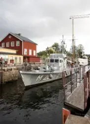 Minsvepare HMS M20 på Beckholmens docka för renovering.