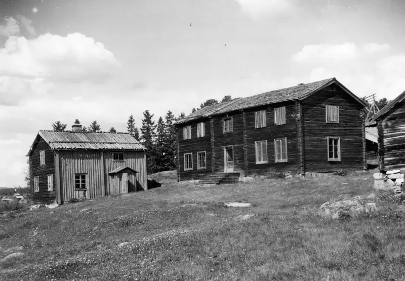 En gammal kulturhistorisk, timrad gård i Myckelgensjö.