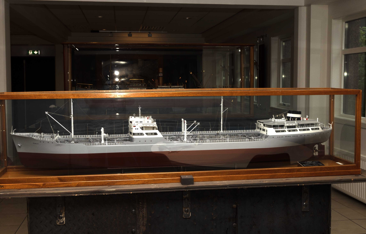 Helmodell av MT RANJA bg. 1957 ved BMV for rederiet Hagb. Waage i Oslo.