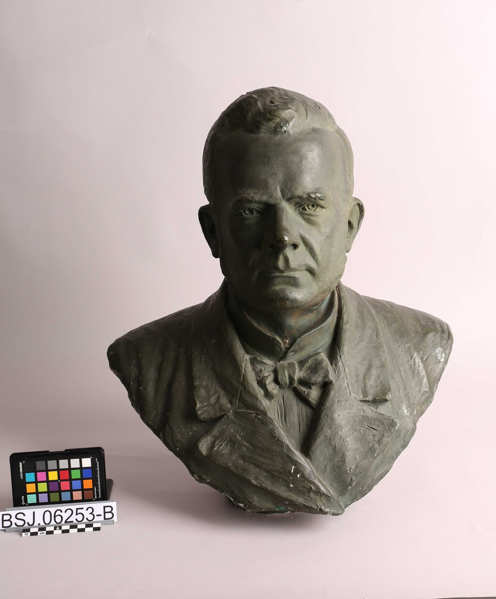 Portrettbyste av skipsreder Peter Gabriel Halvorsen