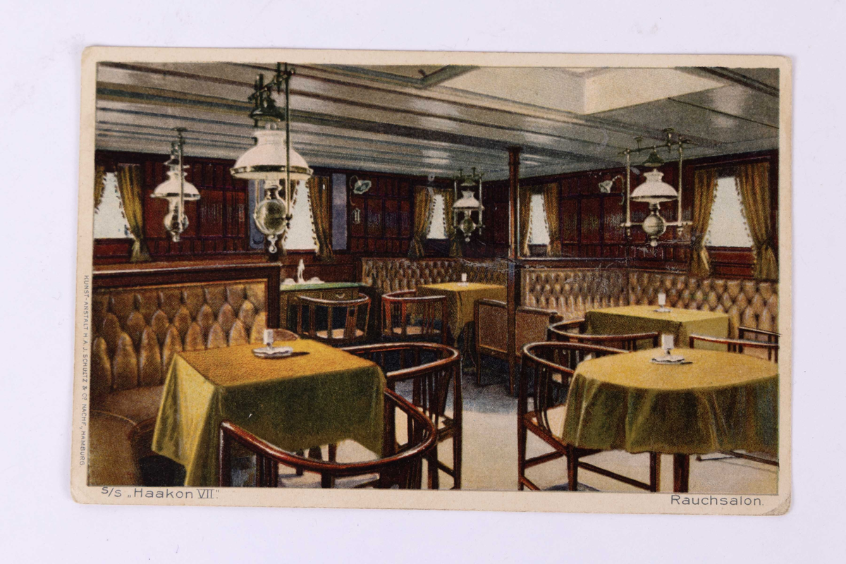 Kolorert postkort med motiv av røkesalongen på skipet DS HAAKON VII