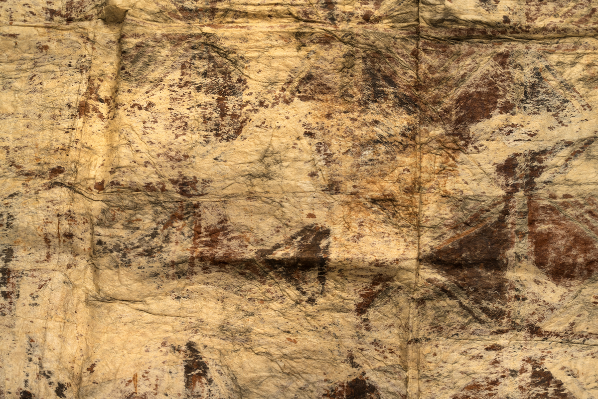 Tapa från Samoa. 
Mönster i svartbrun färg med åtta stycken bårder och rektanglar.