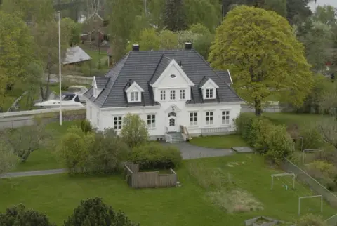 Hamar, Nordvikvegen 407, Nordviken III, Administrasjonsbygningen for Nordviken Bruk bygd 1915-1917, senere bestyrerbolig for Rektifikasjonsanlegget til Vinmonopolet,