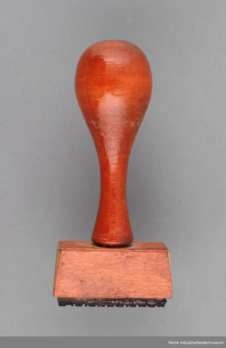 Elleve stempler fra Rjukanbanen med ulik tekst.