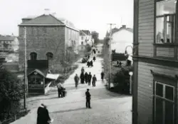 Bollnäs omkring1920. 
Stationsgatan från järnvägsstationen m