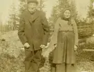 Knekten Westlund med hustrun Stina i Växbo, Bollnäs. Fotograferat 1908.