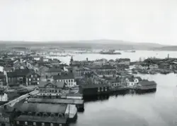 Bilden tagen fr. kyrktornet i Bollnäs.  Av byggnaderna kan n