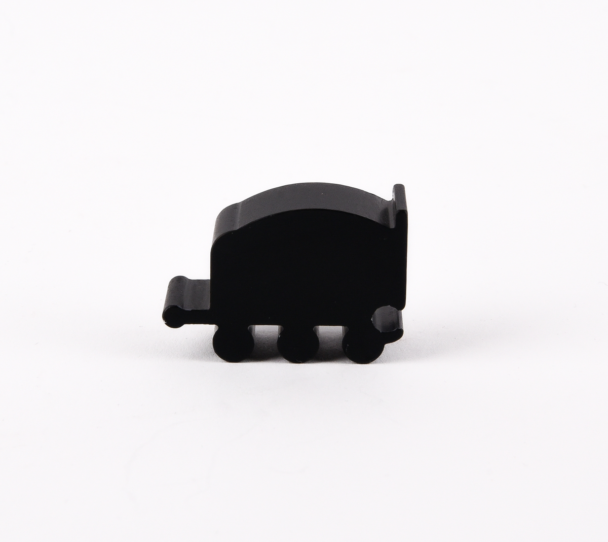 Pusseltåg?
Leksakståg ?  i svartmålat metall. Bestående av fyra delar: ett ånglok, en personvagn och två godsvagnar. Text på loket "no 1 HALLSBERG SVERIGE".