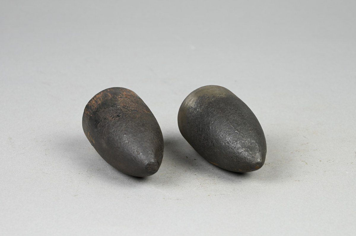 Två prover på valspluggar. Kommer från Storfors. Tillhörande lapp med samma notering. Märkning på båda proverna med notering: "A".