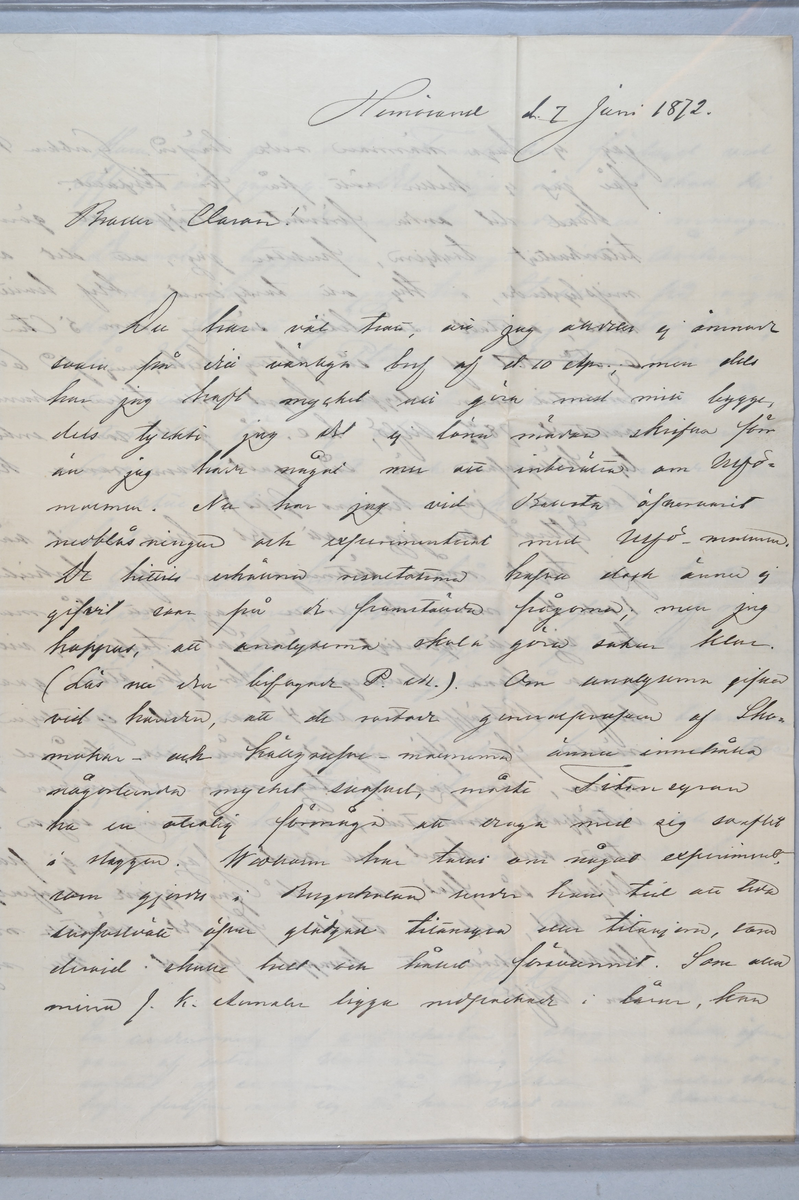 Sex prover på stångjärn. Två prover märkt med brukets stämpel och ett prov märkt med påklistrad lapp med notering: "Stångjern af profsmältan." Tillhörande lapp med notering: "Stångjärn från Högfors. 1." Även två medföljande brev med notering.