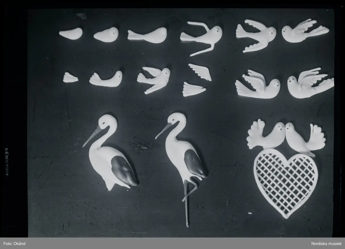 
Fotografier som visar olika typer av konditorarbeten, ur konditormästare Helmut Rosenthals arkiv.  Många av bilderna publicerade i "Tårtboken" utgiven av Lars Hökbergs bokförlag Stockholm, 1950.