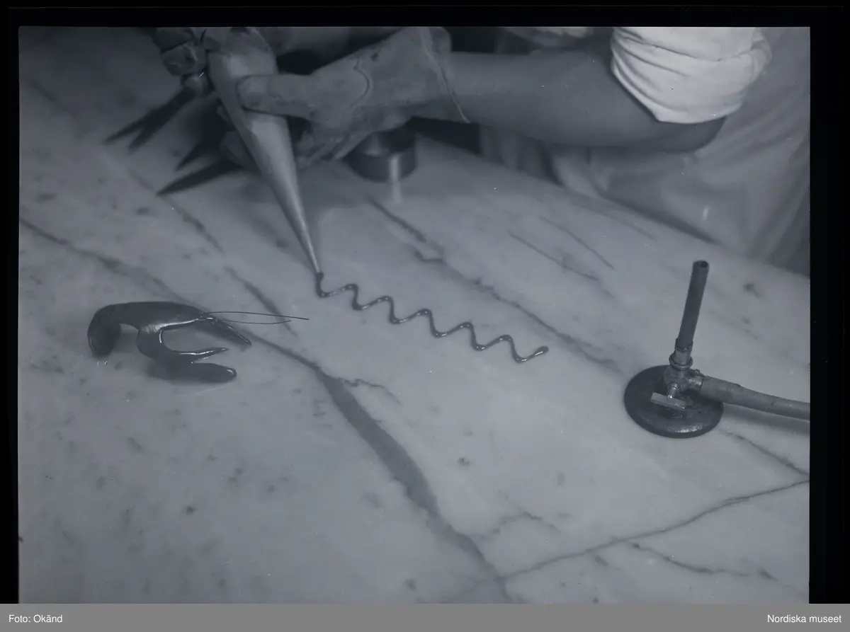 
Fotografier som visar olika typer av konditorarbeten, ur konditormästare Helmut Rosenthals arkiv.  Många av bilderna publicerade i "Tårtboken" utgiven av Lars Hökbergs bokförlag Stockholm, 1950.