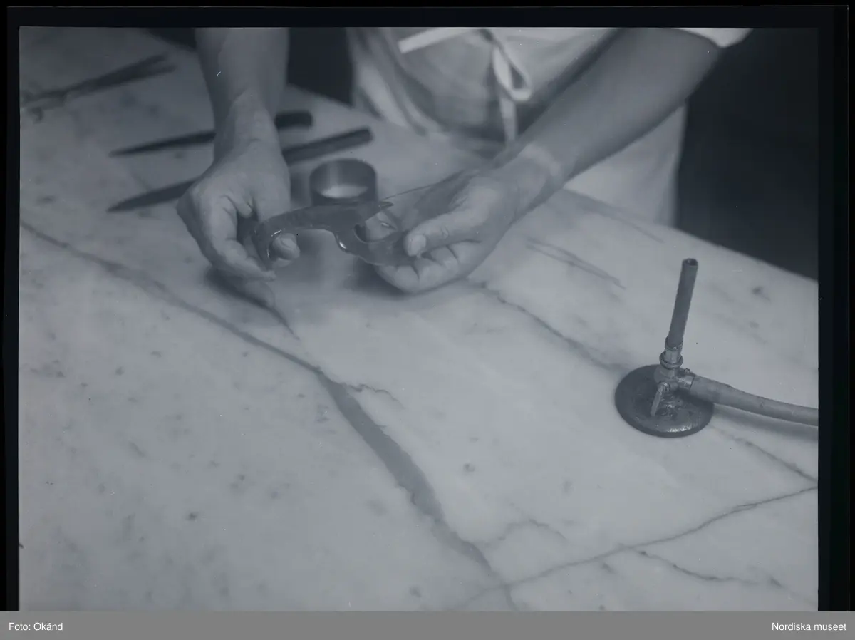 
Fotografier som visar olika typer av konditorarbeten, ur konditormästare Helmut Rosenthals arkiv.  Många av bilderna publicerade i "Tårtboken" utgiven av Lars Hökbergs bokförlag Stockholm, 1950.