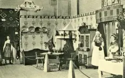 Utställda interiörsföremål från en stuga. Bollnäs.