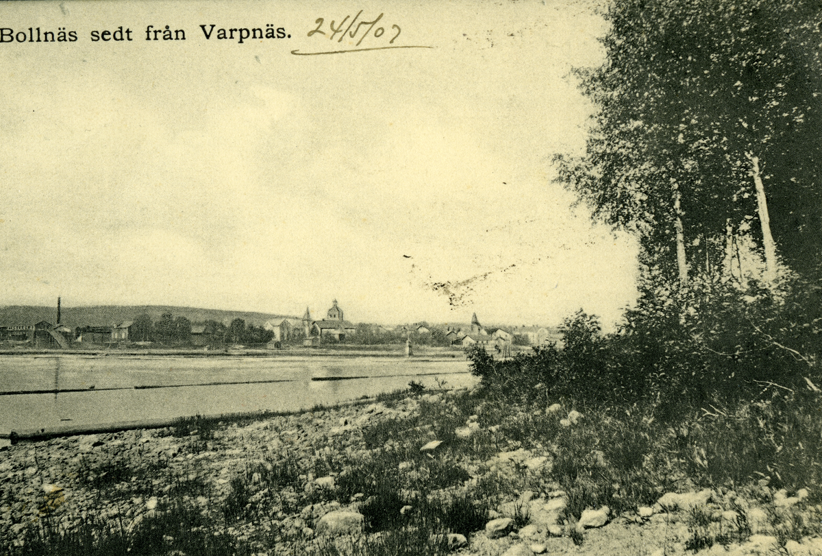 Vykort med motiv från Bollnäs sett från Varpnäs. Datum skrivet av avsändaren: 24/5 1907.