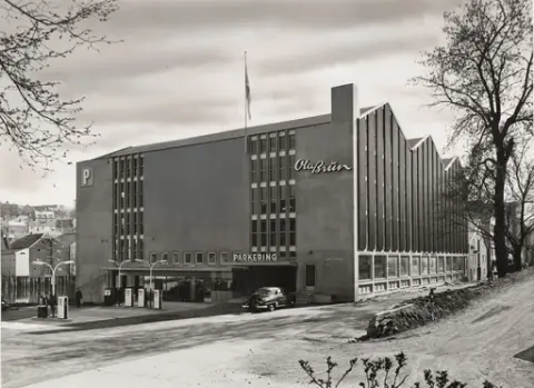 Bilhuset Ola Brun i Trondheim [Fotografi]