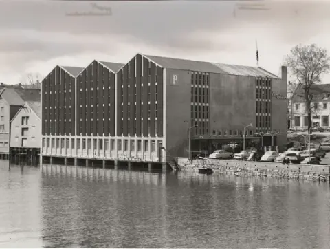 Bilhuset Ola Brun i Trondheim [Fotografi]