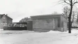 Kroppsøvingsbygg til Midtbyen skole [Fotografi]