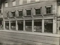 Møllhausens gård på Karl Johans gate [Fotografi]