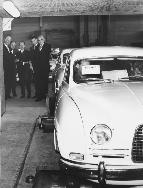 Album från prins Bertils besök på SAAB:s fabrik i Trollhätta