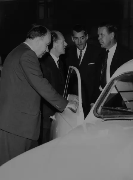 Album från prins Bertils besök på SAAB:s fabrik i Trollhätta