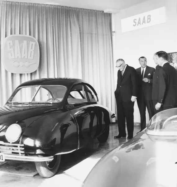 Album från prins Bertils besök på SAAB:s fabrik i Trollhätta