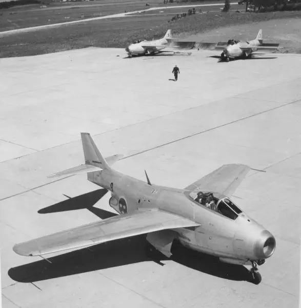 Album från prins Bertils besök på SAAB i Linköping den 21 ap