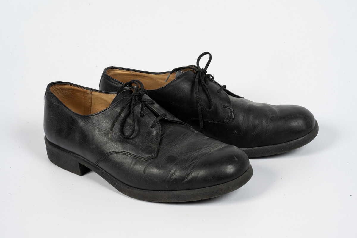 Svarta lågskor till uniform, daglig dräkt för sergeant.