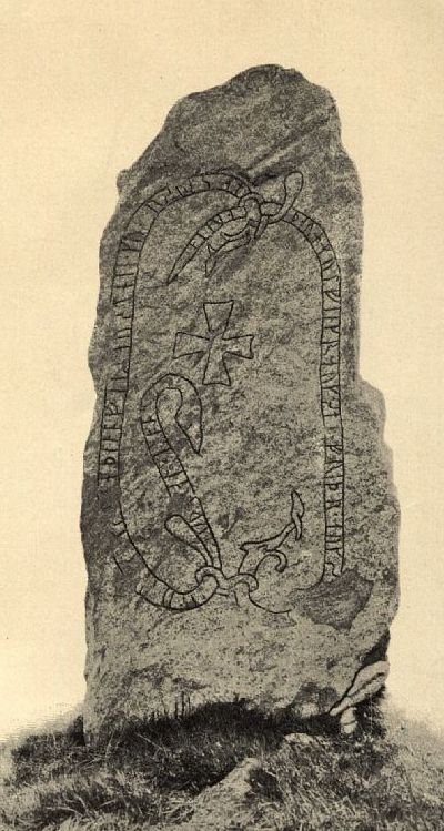 Runsten från Norslunda med inskrift, tolkat som: "Kylving och Stenfrid och Sigfast läto resa denna sten efter Östen, Gunnars son ... Gud hjälpe hans själ"