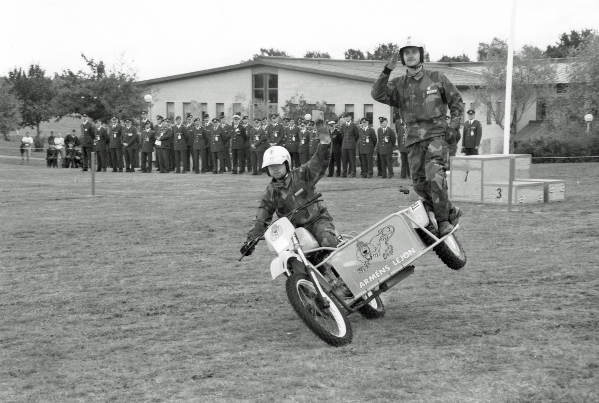 Militära VM i skytte i Skövde aug-sept 1996. Förevisning av Arméns lejon.