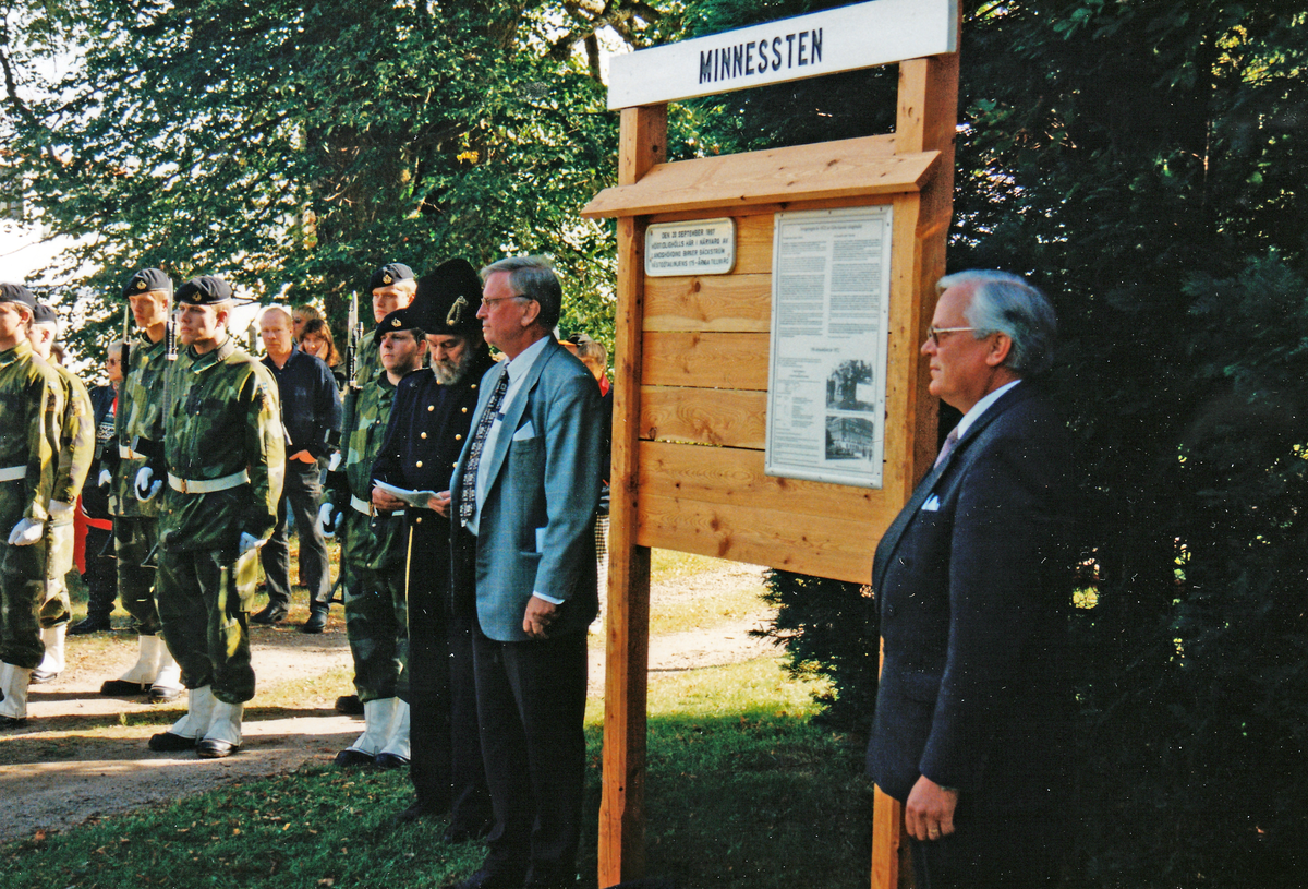 Göta Kanals västgötadel 175 år. Ceremoni i Hajstorp september 1997. I mitten landshövding Birger Bäckström.