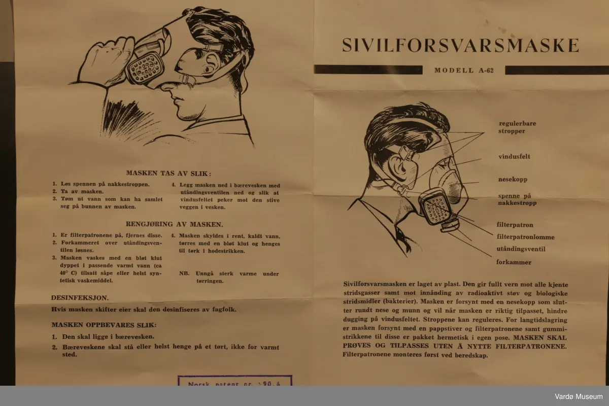 Sivilforsvaret gassmaske komplett med gass- og støvfilter. Masken er en ansiktsmaske med et stor synsfelt. Masken har seks festereimer og et samle-punkt .Gassmasken har to rektangulær festepunkt til gass og støvfilteret patroner.