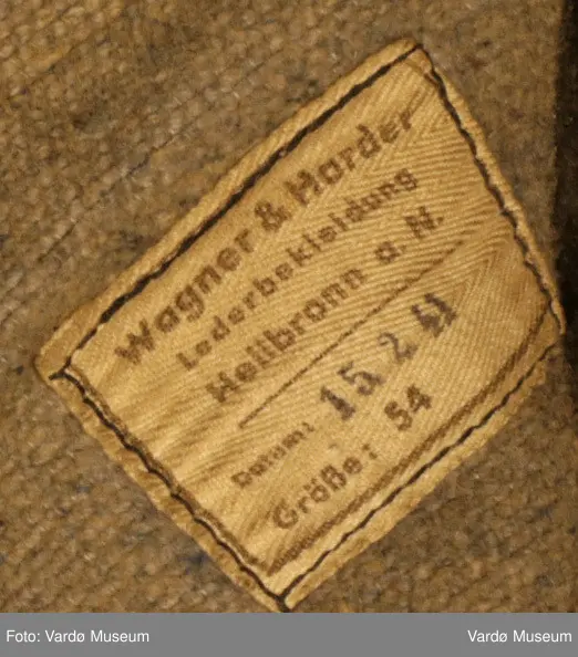 Tysk militærbukse i skinn. Buksa er foret med vadmel.