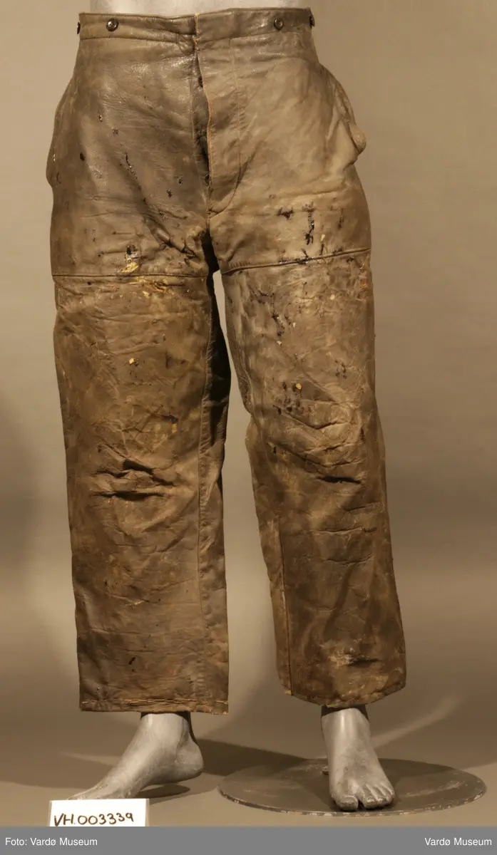 Tysk militærbukse i skinn. Buksa er foret med vadmel.