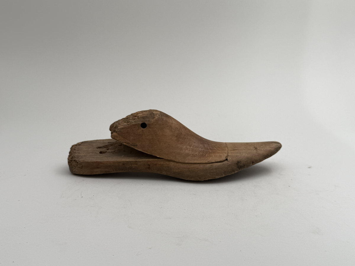 Skoläst för höger fot, av bok, lös överdel. 
 