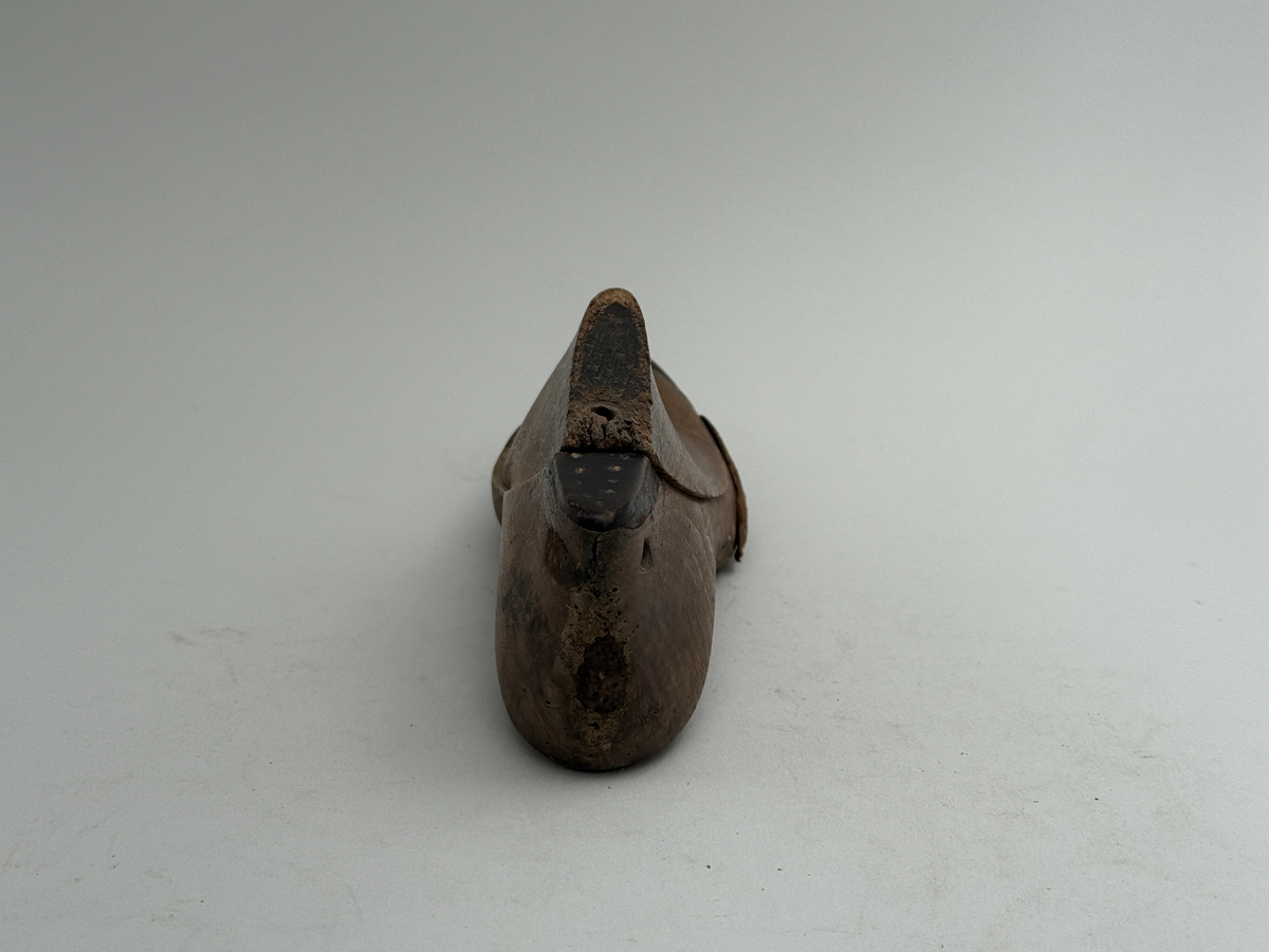 Skoläst i trä. Högerfot. 
 