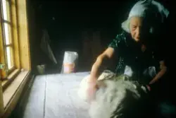 Brødbaking på Horgen vestre, Rolvsøy juni 1983 hos ekteparet