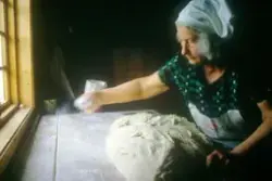 Brødbaking på Horgen vestre, Rolvsøy juni 1983 hos ekteparet