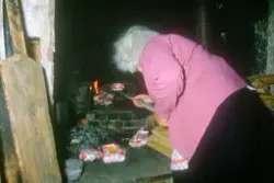 Brødbaking på Horgen vestre, Rolvsøy juni 1983 hos ekteparet